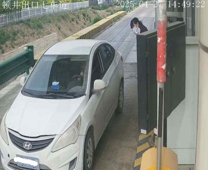 顿井出口七车道 (服务器)_001_2025-04-27-14-49-24.jpg 顿井出口七车道 (服务器)_001_2025-04-27-14-49-24.jpg